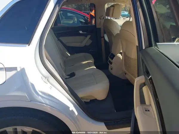 WA1BNAFY1K2050243 2019 AUDI Q5 - Image 8
