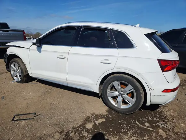 WA1BNAFY1K2051439 2019 AUDI Q5 - Image 2