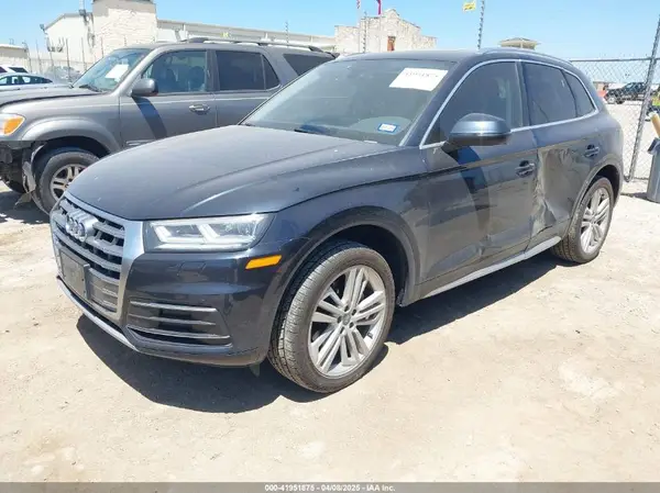 WA1BNAFY1K2052980 2019 AUDI Q5 - Image 2