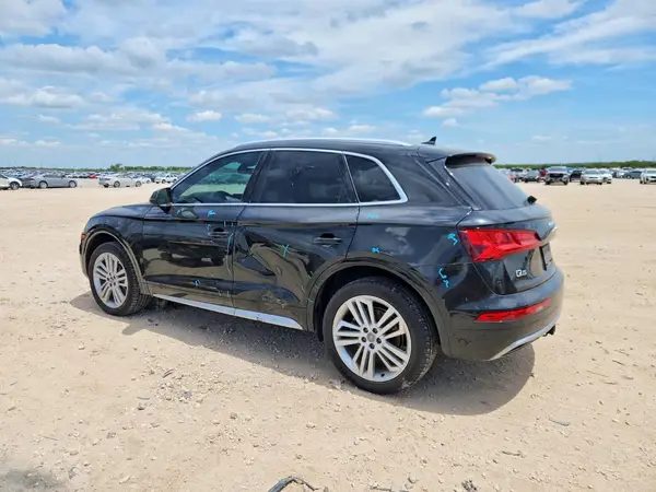 WA1BNAFY1K2062845 2019 AUDI Q5 - Image 2