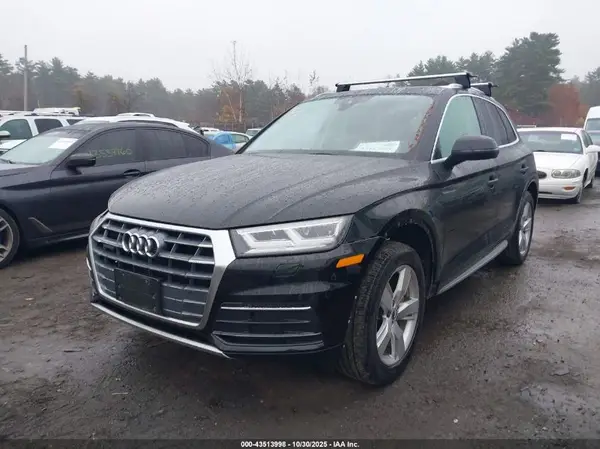WA1BNAFY1K2068130 2019 AUDI Q5 - Image 2