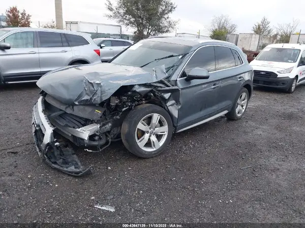 WA1BNAFY1K2075370 2019 AUDI Q5 - Image 2