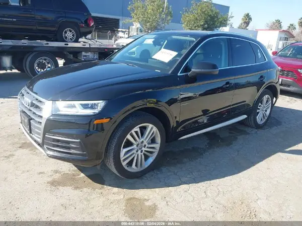 WA1BNAFY1K2077250 2019 AUDI Q5 - Image 2