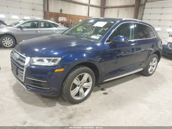 WA1BNAFY1K2082030 2019 AUDI Q5 - Image 2