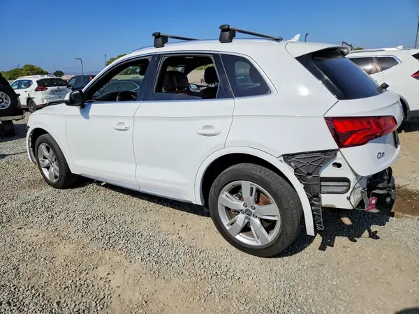 WA1BNAFY1K2085901 2019 AUDI Q5 - Image 2