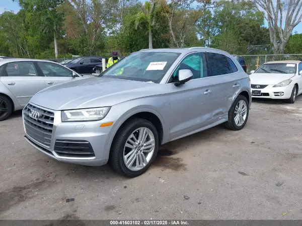 WA1BNAFY1K2088121 2019 AUDI Q5 - Image 2
