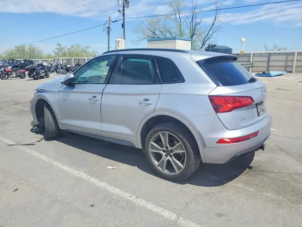 WA1BNAFY1K2097837 2019 AUDI Q5 - Image 2