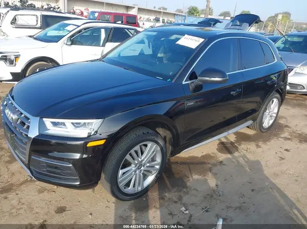 WA1BNAFY1K2099460 2019 AUDI Q5 - Image 2