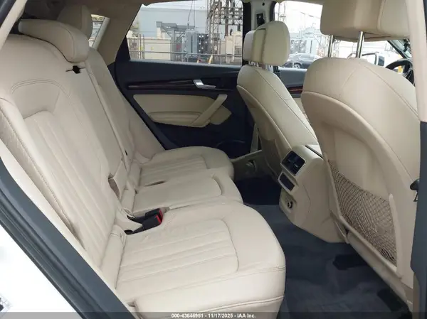 WA1BNAFY1K2099880 2019 AUDI Q5 - Image 8