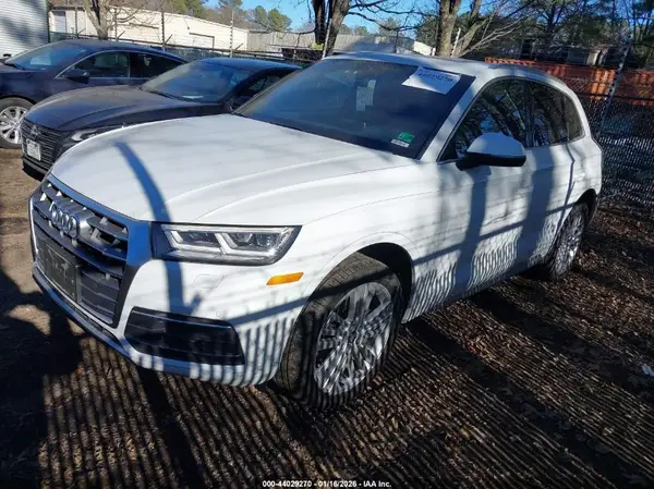 WA1BNAFY1K2115575 2019 AUDI Q5 - Image 2