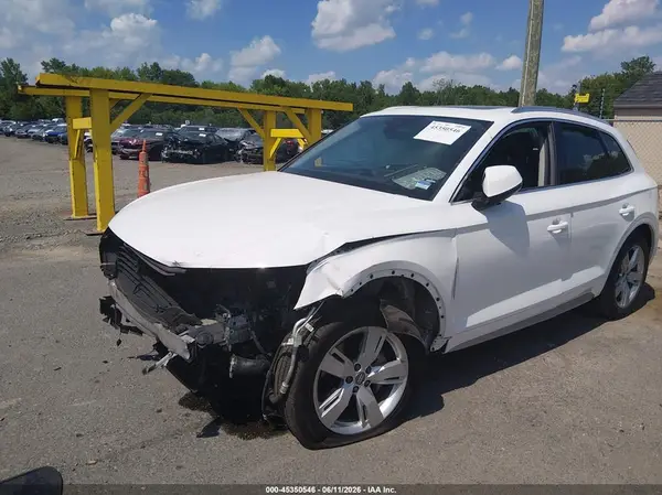 WA1BNAFY1K2122770 2019 AUDI Q5 - Image 2