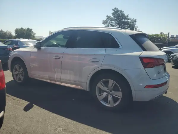 WA1BNAFY1K2128410 2019 AUDI Q5 - Image 2