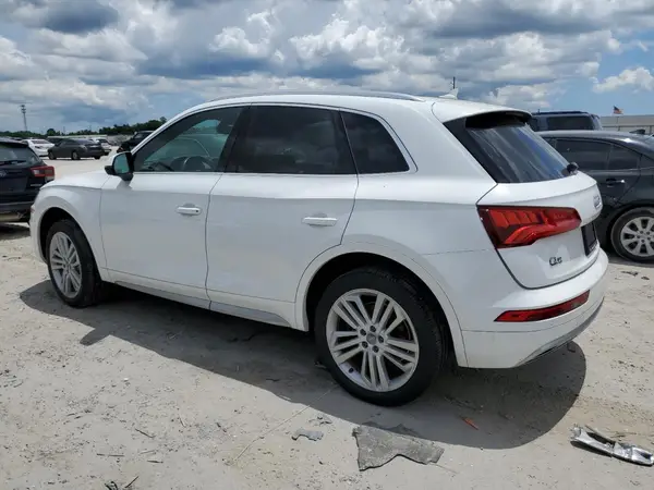 WA1BNAFY1K2135230 2019 AUDI Q5 - Image 2