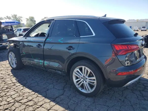 WA1BNAFY1K2141190 2019 AUDI Q5 - Image 2