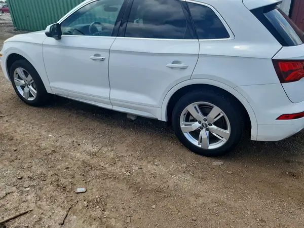 WA1BNAFY2J2022255 2018 AUDI Q5 - Image 2