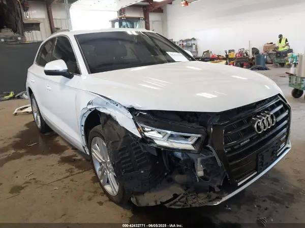 WA1BNAFY2J2095058 2018 AUDI Q5 - Image 1