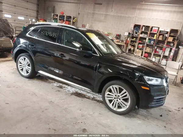 WA1BNAFY2J2201427 2018 AUDI Q5 - Image 1