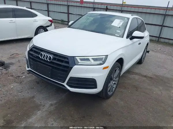 WA1BNAFY2K2030101 2019 AUDI Q5 - Image 2