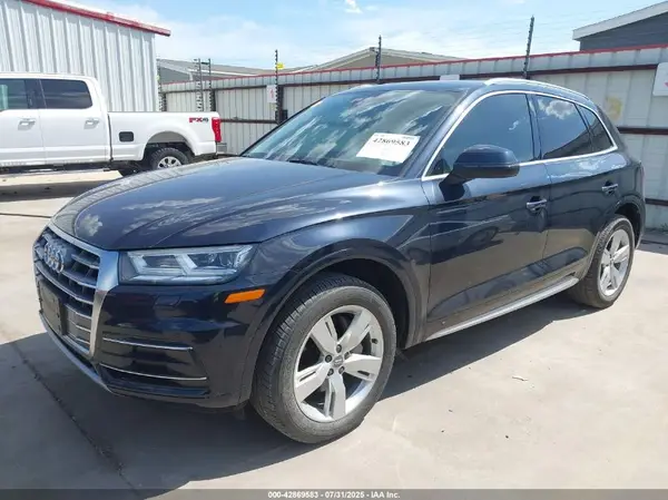 WA1BNAFY2K2032608 2019 AUDI Q5 - Image 2