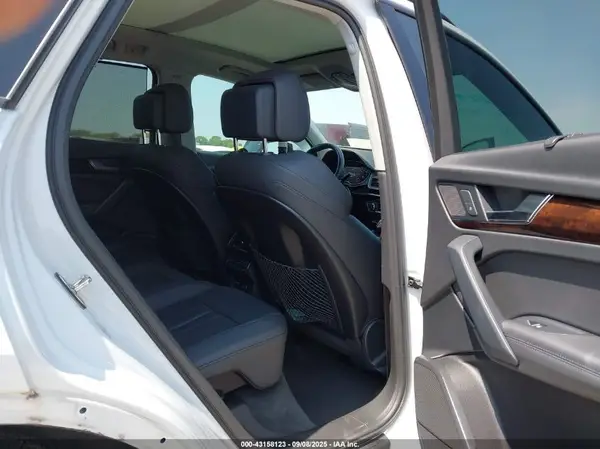 WA1BNAFY2K2054446 2019 AUDI Q5 - Image 8