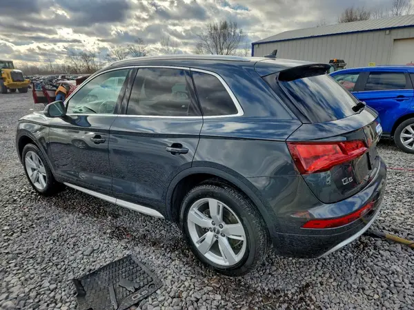 WA1BNAFY2K2062529 2019 AUDI Q5 - Image 2