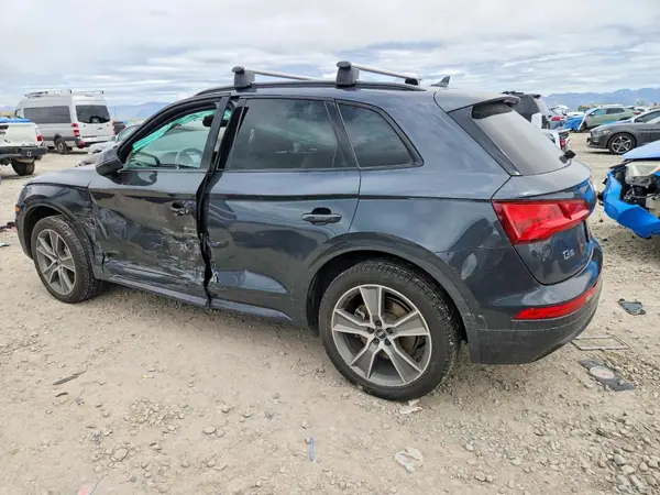 WA1BNAFY2K2074972 2019 AUDI Q5 - Image 2