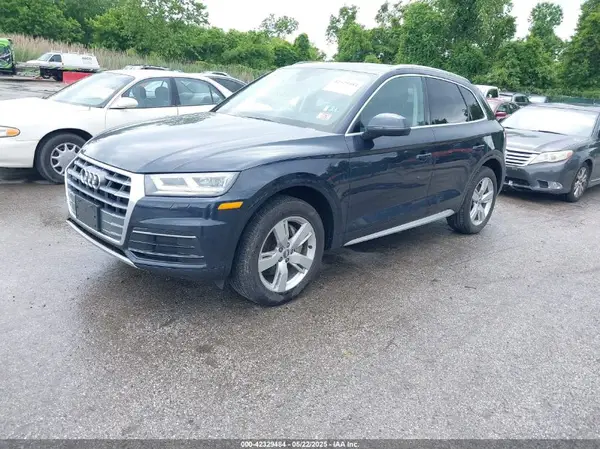 WA1BNAFY2K2080576 2019 AUDI Q5 - Image 2