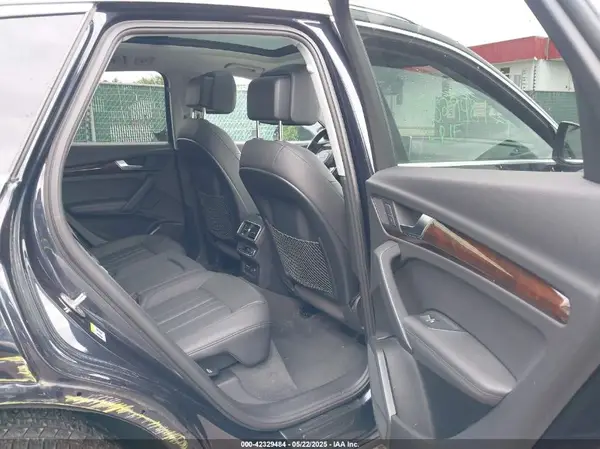WA1BNAFY2K2080576 2019 AUDI Q5 - Image 8
