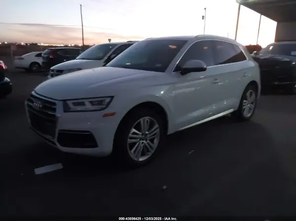 WA1BNAFY2K2090380 2019 AUDI Q5 - Image 2