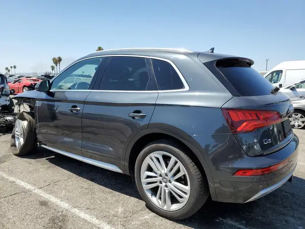 WA1BNAFY2K2094770 2019 AUDI Q5 - Image 2