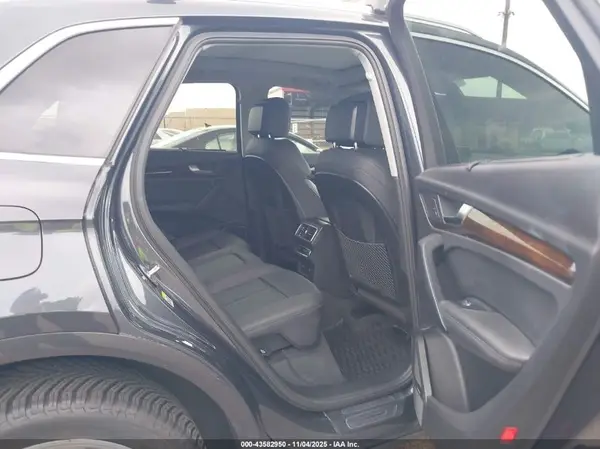 WA1BNAFY2K2115925 2019 AUDI Q5 - Image 8