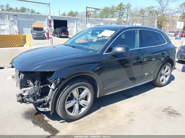 WA1BNAFY2K2122101 2019 AUDI Q5 - Image 2