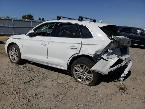 WA1BNAFY2K2130330 2019 AUDI Q5 - Image 2