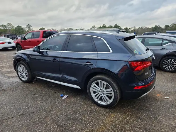 WA1BNAFY2K2132823 2019 AUDI Q5 - Image 2