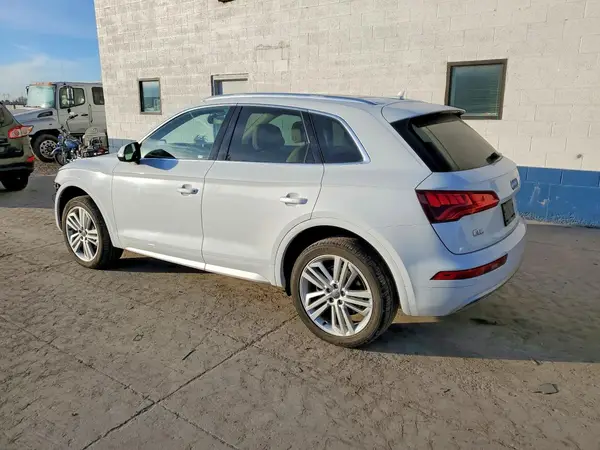 WA1BNAFY2L2067540 2020 AUDI Q5 - Image 2