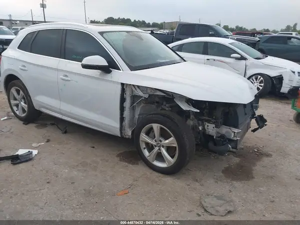 WA1BNAFY2L2079896 2020 AUDI Q5 - Image 1