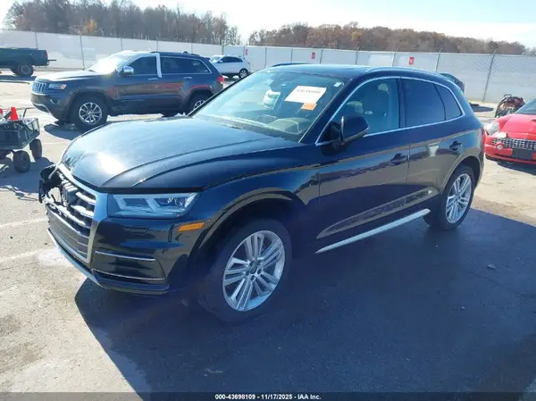 WA1BNAFY3J2079015 2018 AUDI Q5 - Image 2
