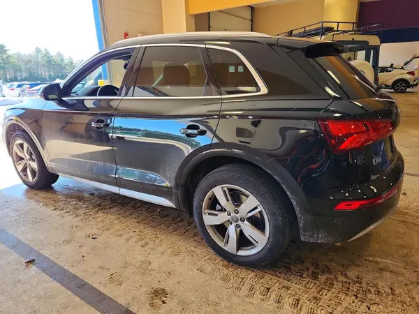WA1BNAFY3K2037946 2019 AUDI Q5 - Image 2