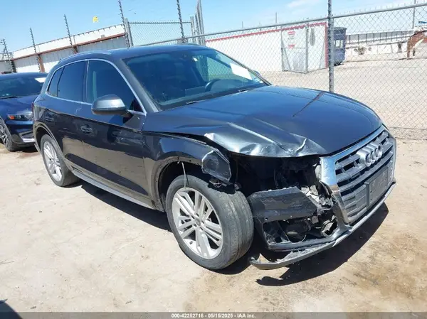 WA1BNAFY3K2037963 2019 AUDI Q5 - Image 1