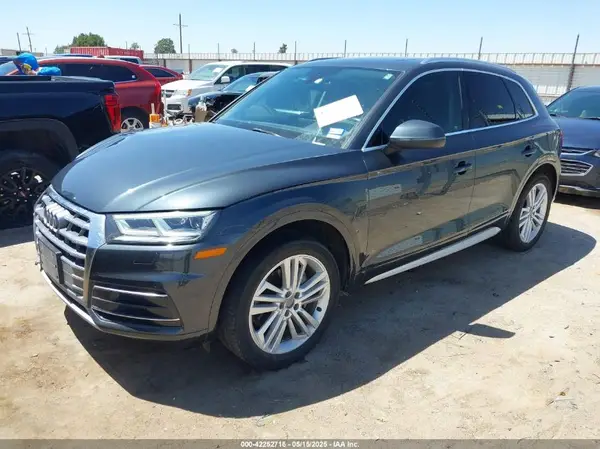 WA1BNAFY3K2037963 2019 AUDI Q5 - Image 2
