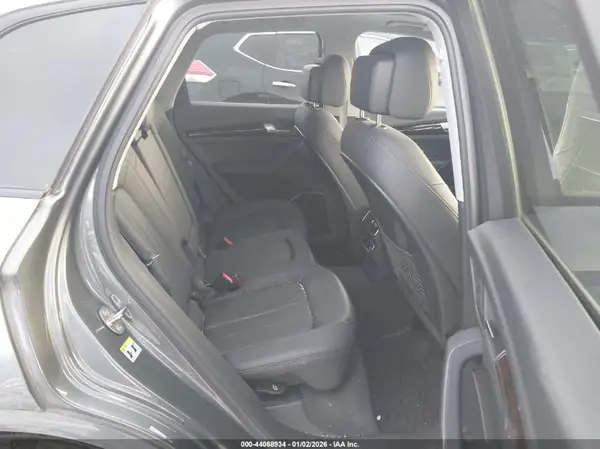 WA1BNAFY3K2058358 2019 AUDI Q5 - Image 8