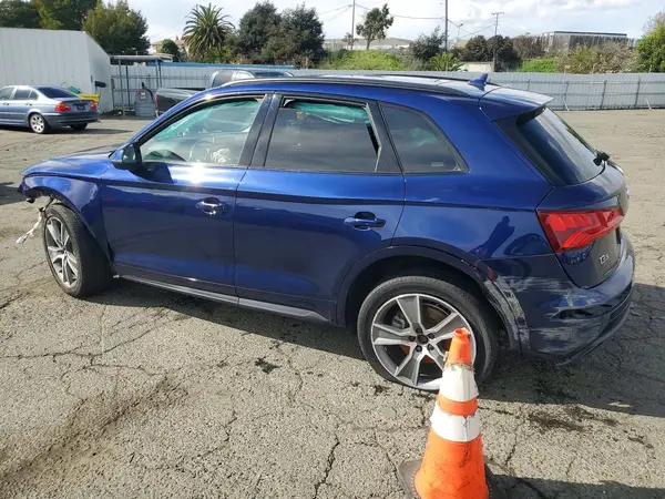WA1BNAFY3K2062958 2019 AUDI Q5 - Image 2