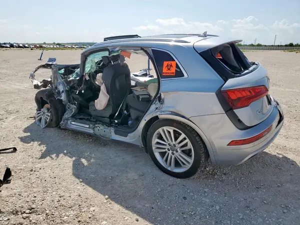 WA1BNAFY3K2067402 2019 AUDI Q5 - Image 2