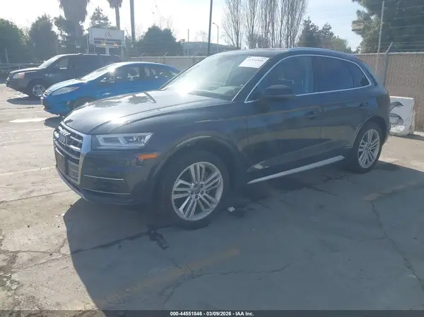 WA1BNAFY3K2080070 2019 AUDI Q5 - Image 2