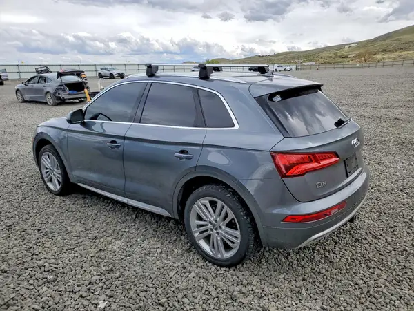 WA1BNAFY3K2104948 2019 AUDI Q5 - Image 2