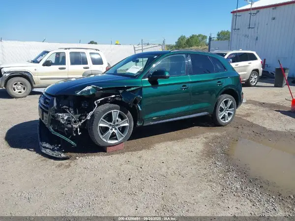 WA1BNAFY4K2033565 2019 AUDI Q5 - Image 2