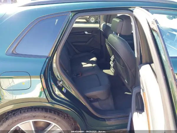 WA1BNAFY4K2033565 2019 AUDI Q5 - Image 8