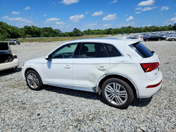 WA1BNAFY4K2038281 2019 AUDI Q5 - Image 2