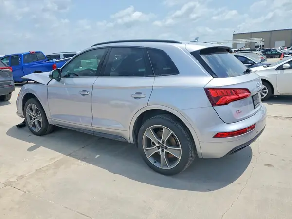 WA1BNAFY4K2040743 2019 AUDI Q5 - Image 2