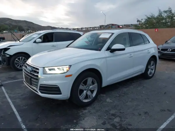 WA1BNAFY4K2049328 2019 AUDI Q5 - Image 2